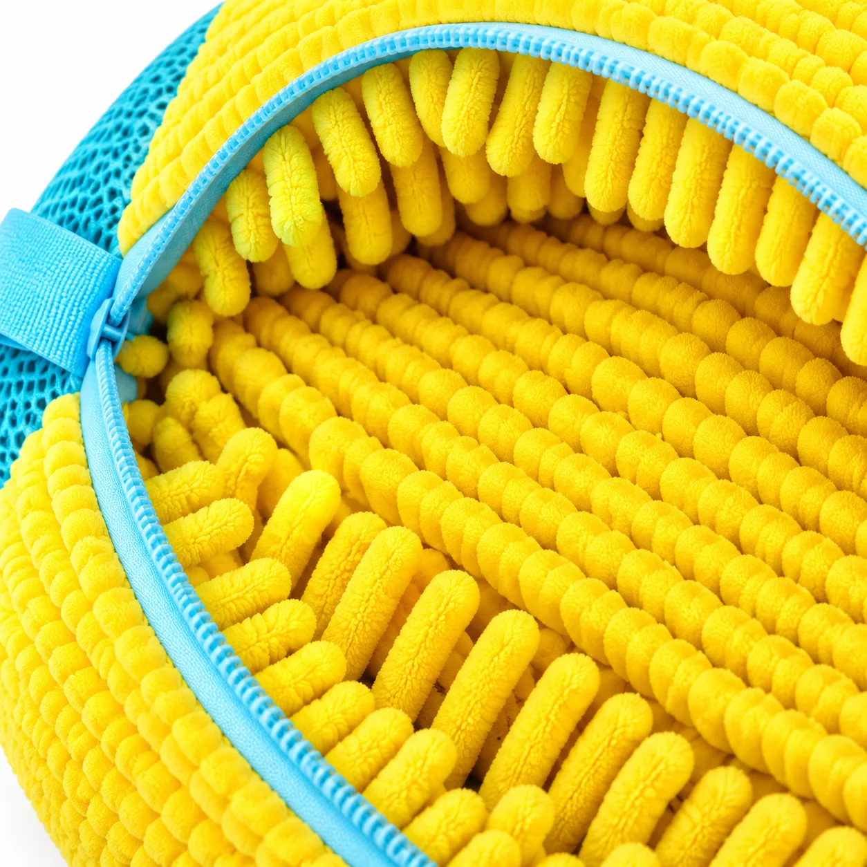 Cushioned interior of the LunaXia shoe wash bag